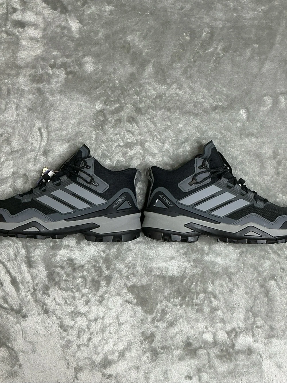 adidas Terrex Skychaser Gore-tex Mid Top Hiking boots Shoes Women’s size 8.5